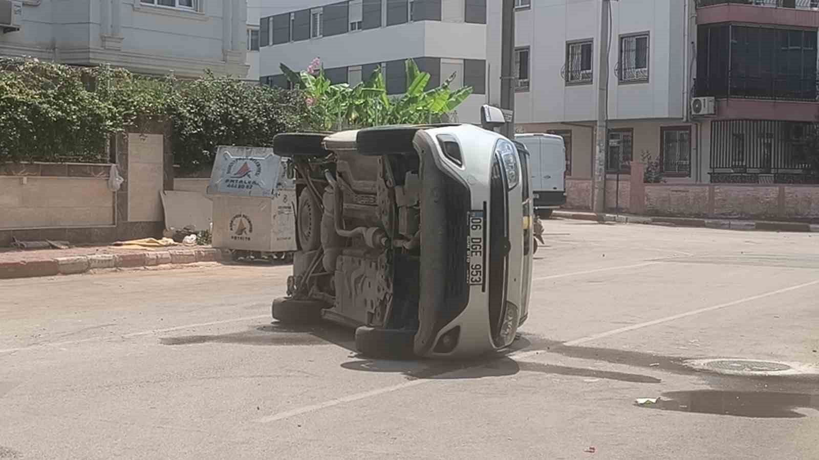 taksi ile carpisan hafif ticari arac yan yatti surucunun burnu bile kanamadi 3