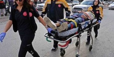 taksi-ile-carpisan-motosikletli-gencler-metrelerce-suruklendi-St7JkmEH.jpg