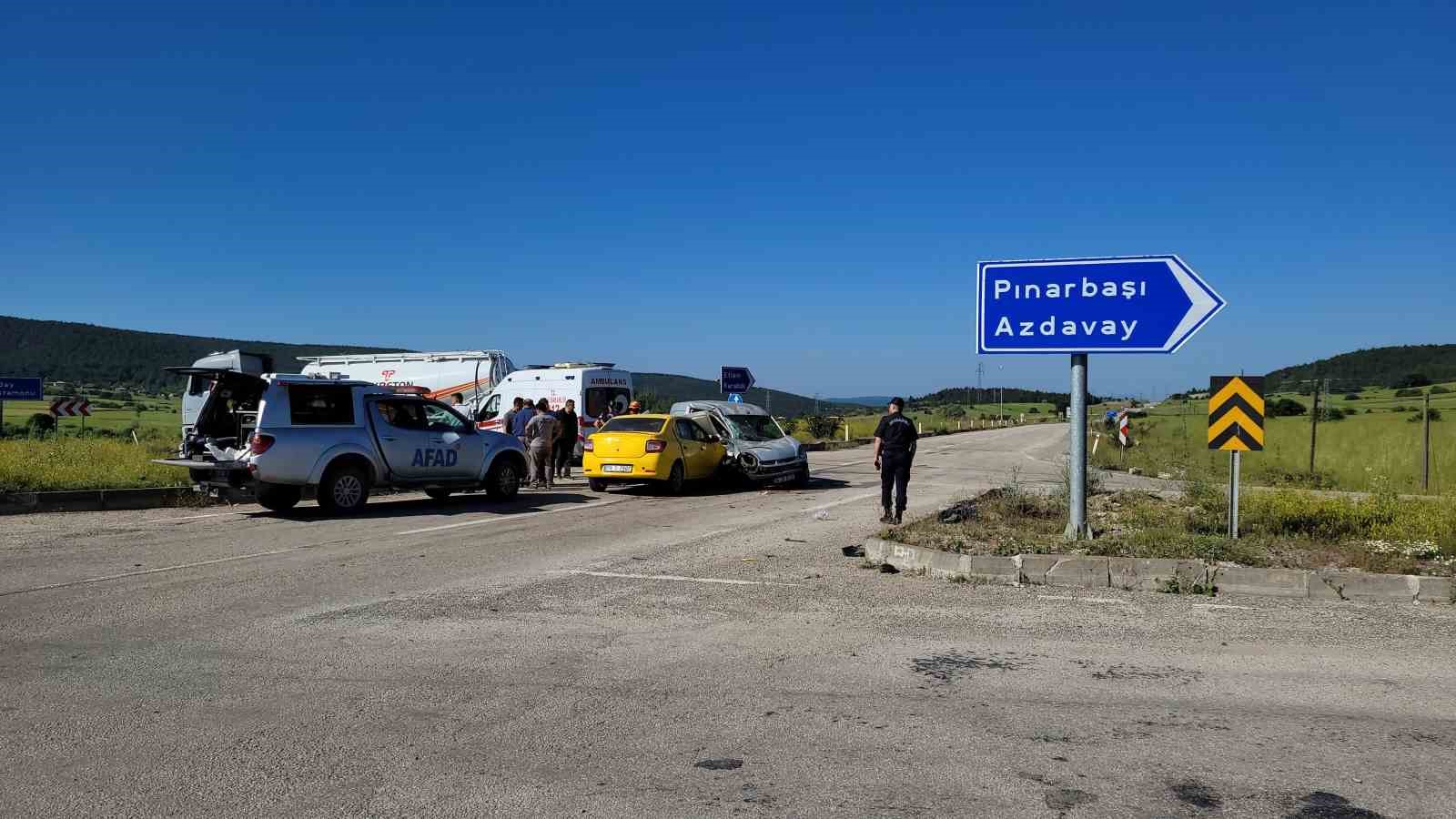 taksi ile hafif ticari arac carpisti 4 yarali 4 6UDGfvpU