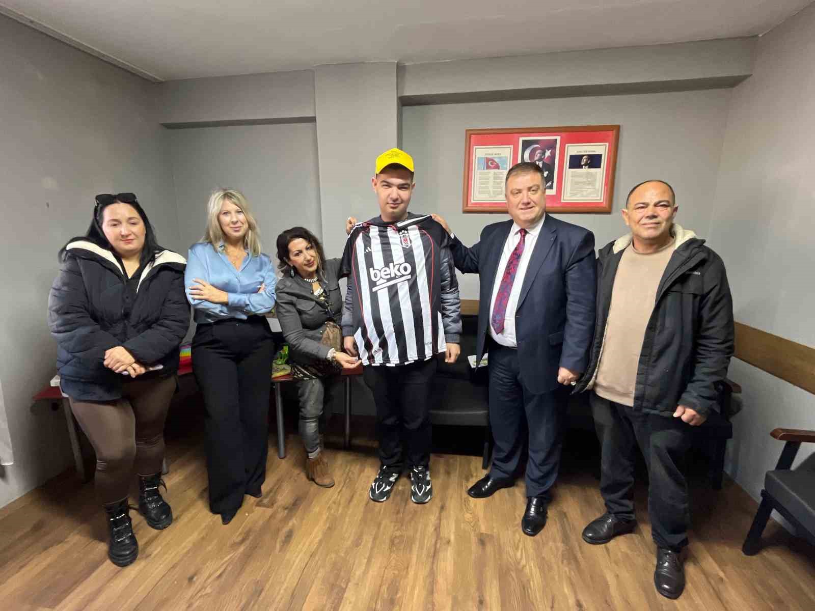 taksi tutkunu halile baskan ozkandan ozel surpriz 6 madpfvGc