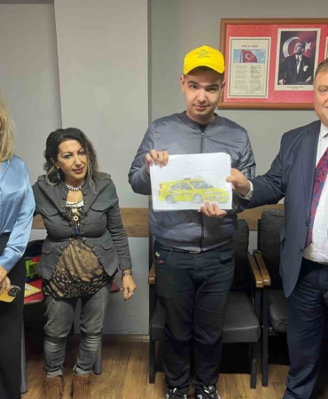 taksi-tutkunu-halile-baskan-ozkandan-ozel-surpriz-A3txePzl.jpg