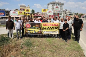 Yüksekova’da hafif ticari araç ile vinç çarpıştı: 1 yaralı 3 thumbnail