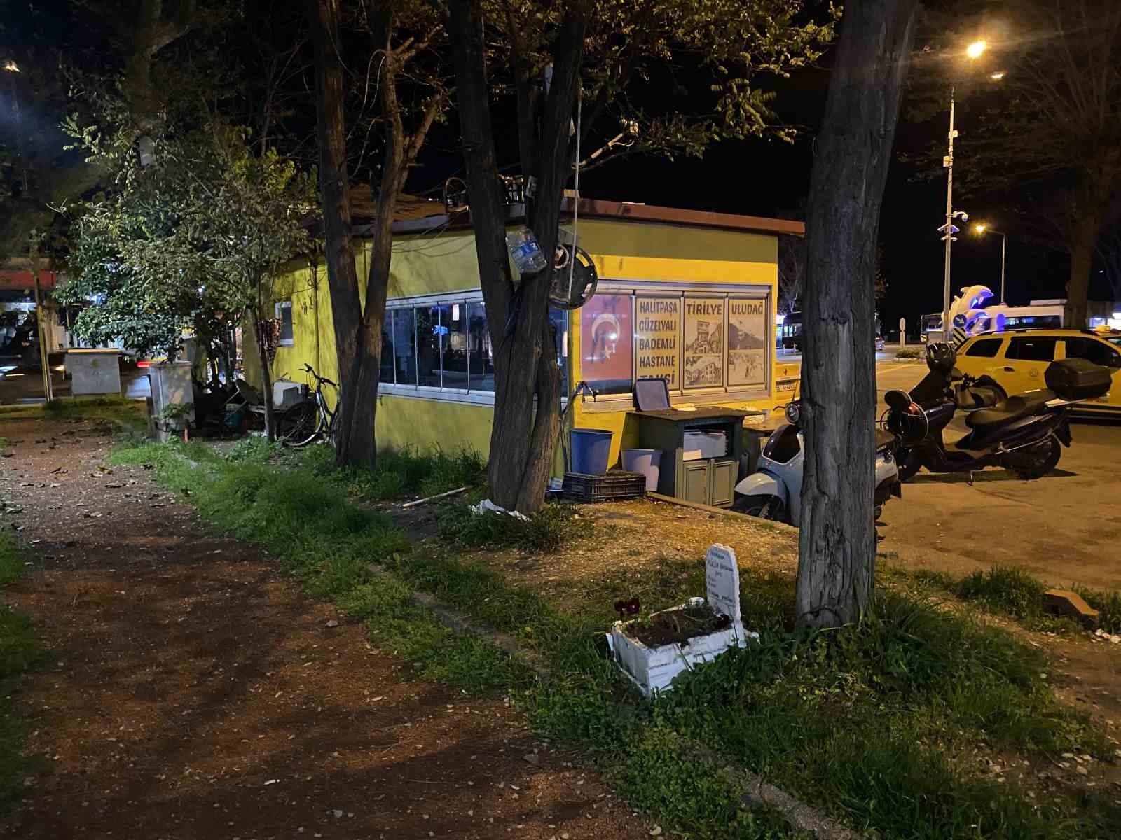 Taksicilerden vefa...Ölen muhabbet kuşları için mini mezar yaptılar 5 taksicilerden vefaolen muhabbet kuslari icin mini mezar yaptilar 1 DMWtCB8p
