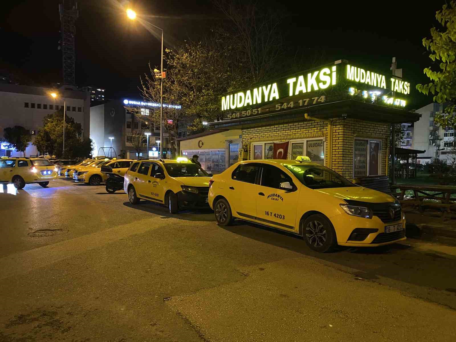 Taksicilerden vefa...Ölen muhabbet kuşları için mini mezar yaptılar 9 taksicilerden vefaolen muhabbet kuslari icin mini mezar yaptilar 5 IFlr4iSa