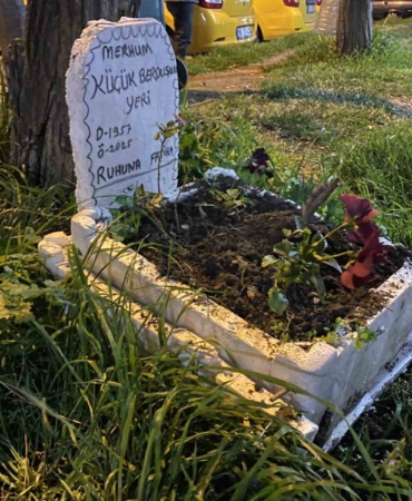 taksicilerden-vefaolen-muhabbet-kuslari-icin-mini-mezar-yaptilar-QfUUzzSR.jpg