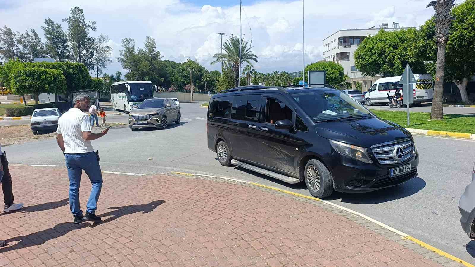 Taksicilerin korsan taşımacılık iddiası turistin ifadesine takıldı 6 taksicilerin korsan tasimacilik iddiasi turistin ifadesine takildi 2 D8lc1bW7