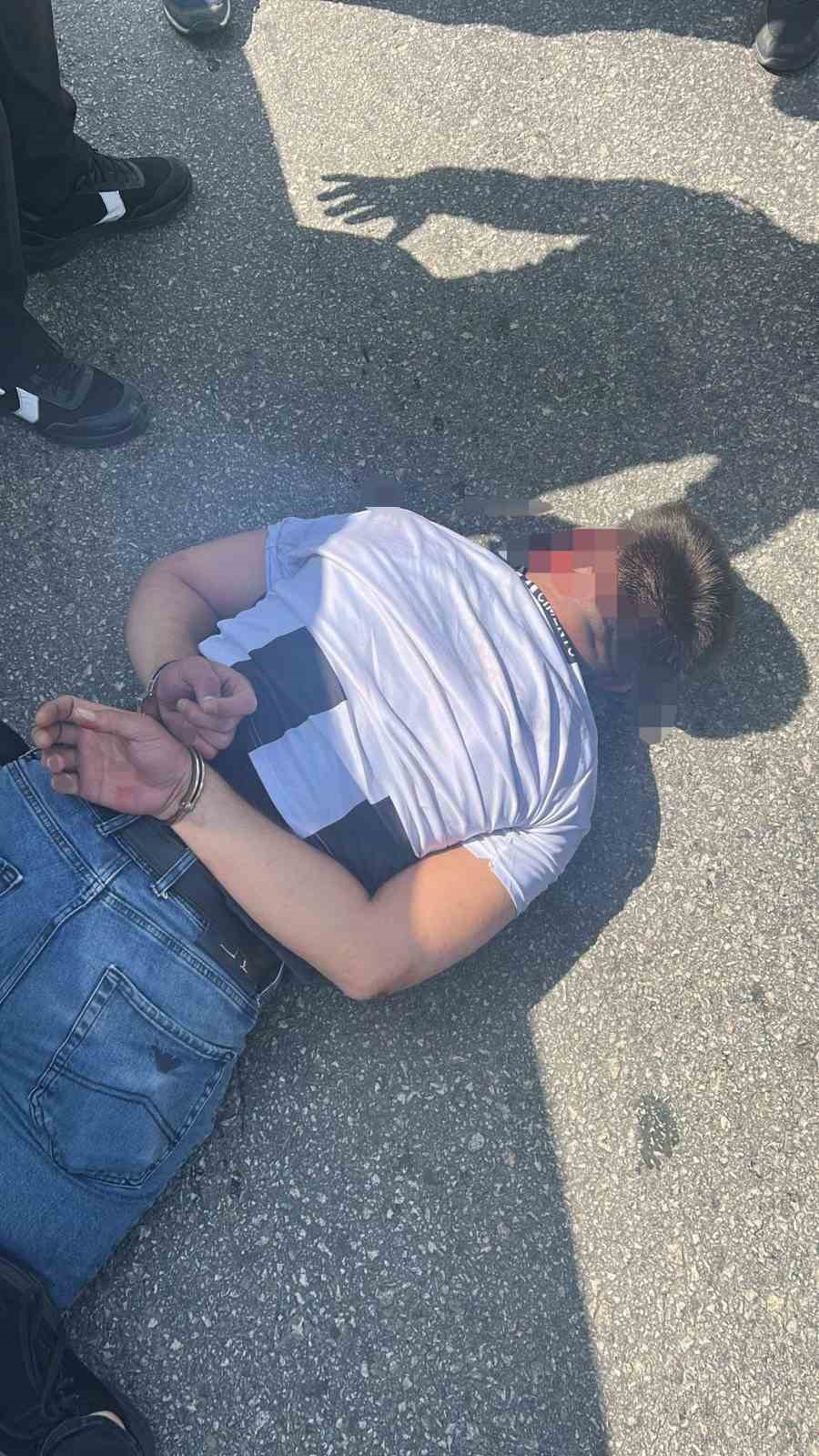 Taksiciyi rehin alıp, polisle çatışan şahıs yaşanan kovalamaca sonucu yakalandı 10 taksiciyi rehin alip polisle catisan sahis yasanan kovalamaca sonucu yakalandi 6
