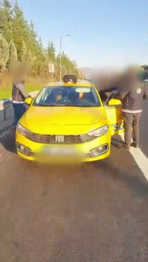 taksiden yolcu yerine 3 kacak gocmen cikti 1 zmsj559O