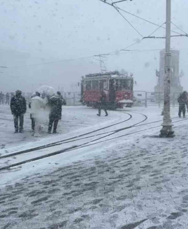 taksim-karla-kaplandi-zF2HdDuH.jpg