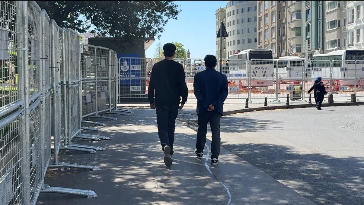 Taksim Meydanı ve İstiklal Caddesi’ne çıkan yollarda 1 Mayıs tedbirleri 4 taksim meydani ve istiklal caddesine cikan yollarda 1 mayis tedbirleri 0 9zR945ZF