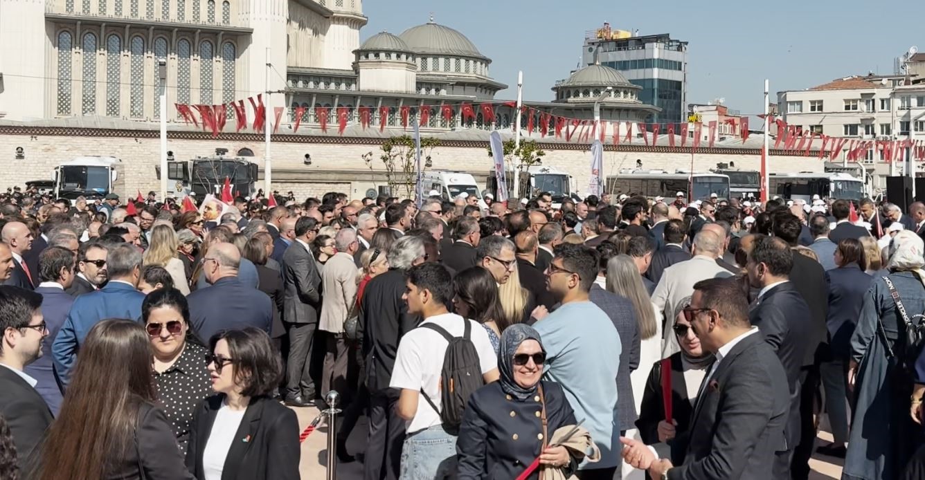 taksim meydaninda 19 mayis toreni duzenlendi 4 gElqK5CU