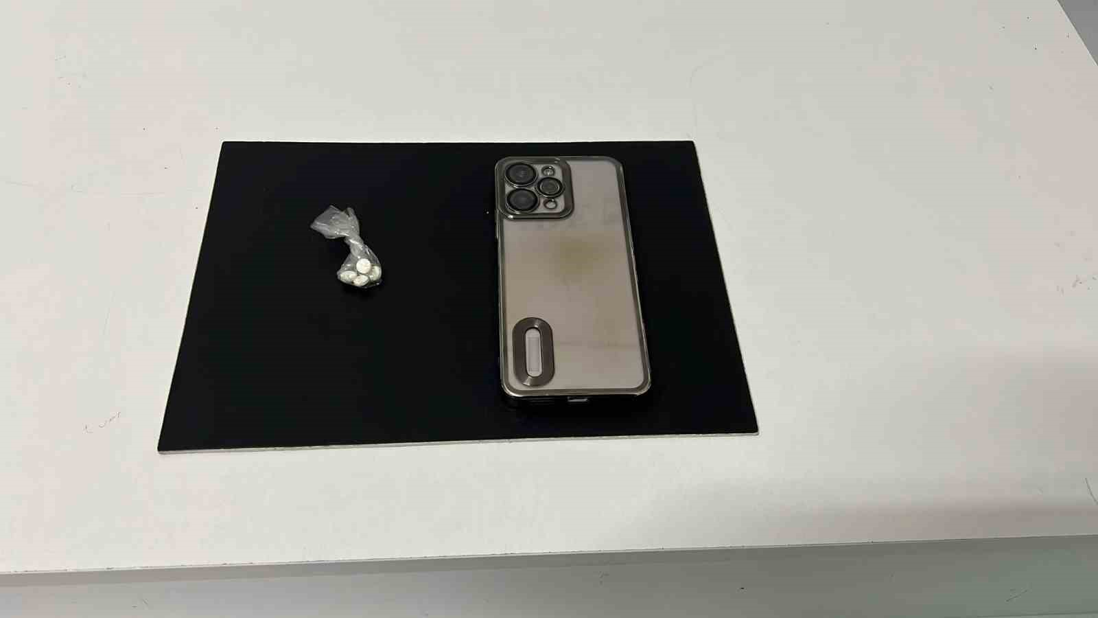 taksim meydaninda telefon hirsizligi yapan supheli kiskivrak yakalandi 0