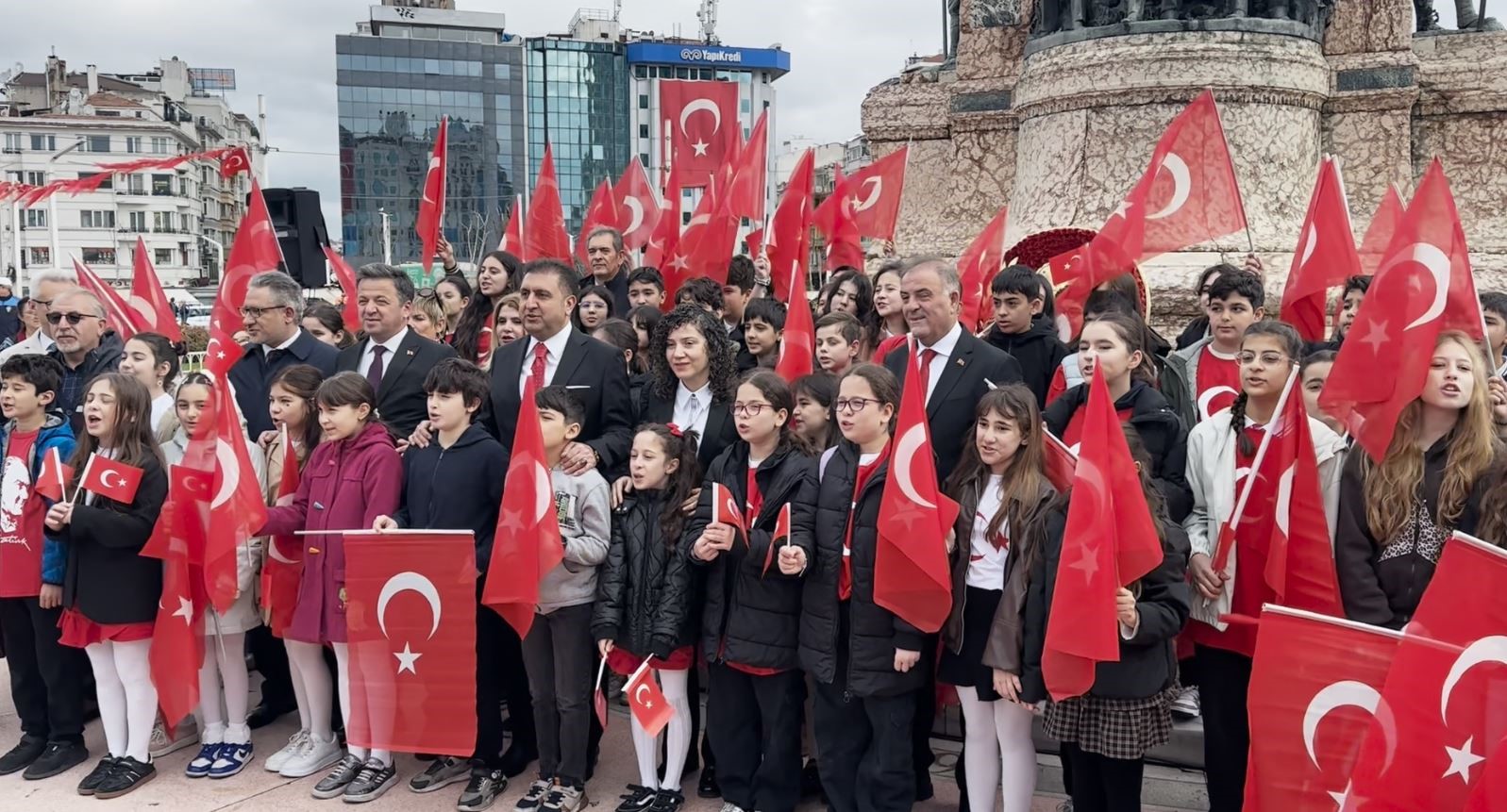 Taksim’de 23 Nisan töreni 4 taksimde 23 nisan toreni 0 EAcVGzzC