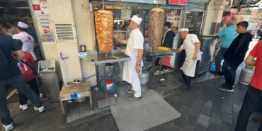 taksimde-dogalgaz-onarimi-uzun-surunce-esnaf-careyi-tup-kullanarak-buldu-CTndsbik.jpg