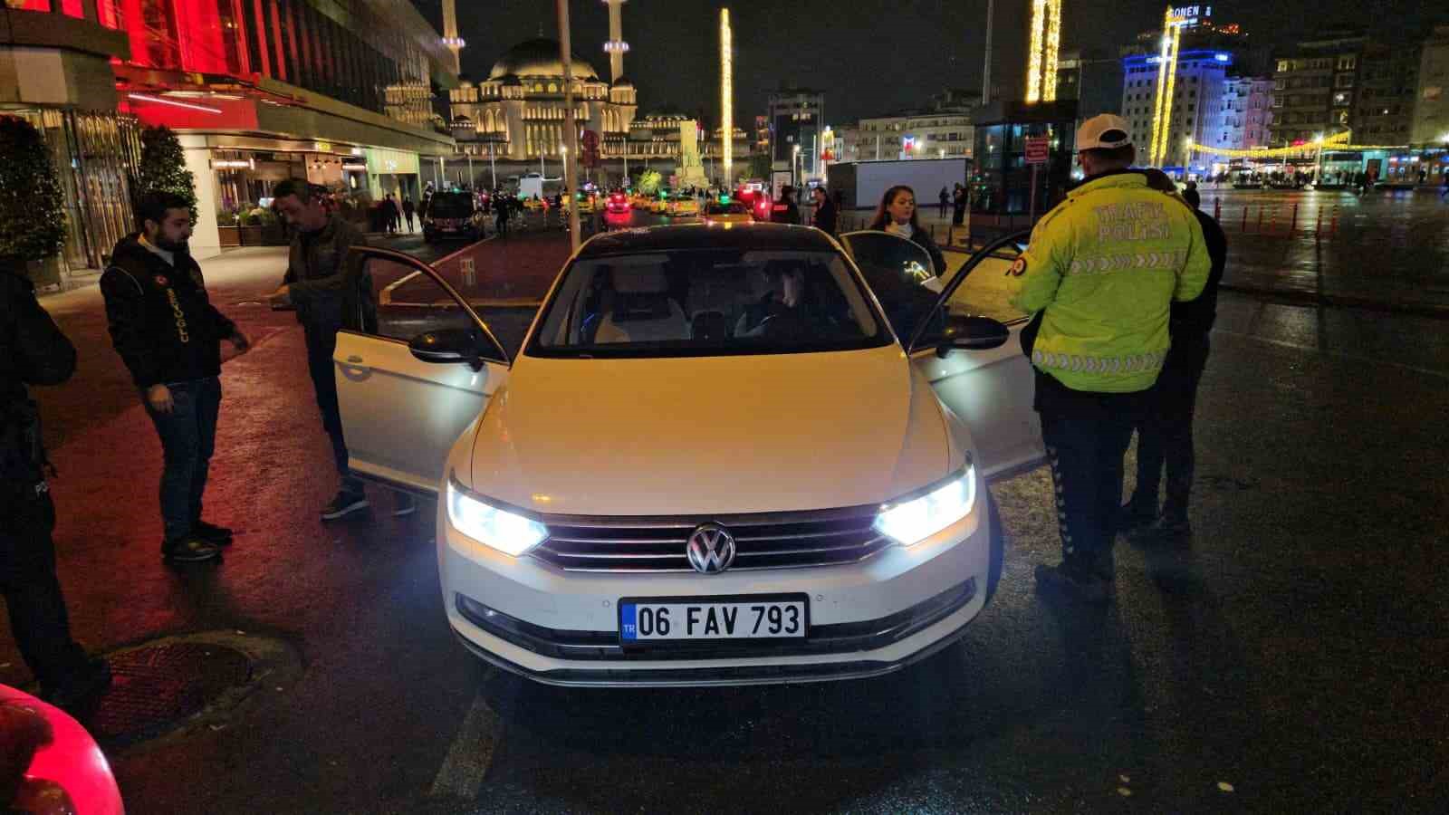 taksimde helikopter destekli huzur istanbul uygulamasi 0 Nsw2KDKw