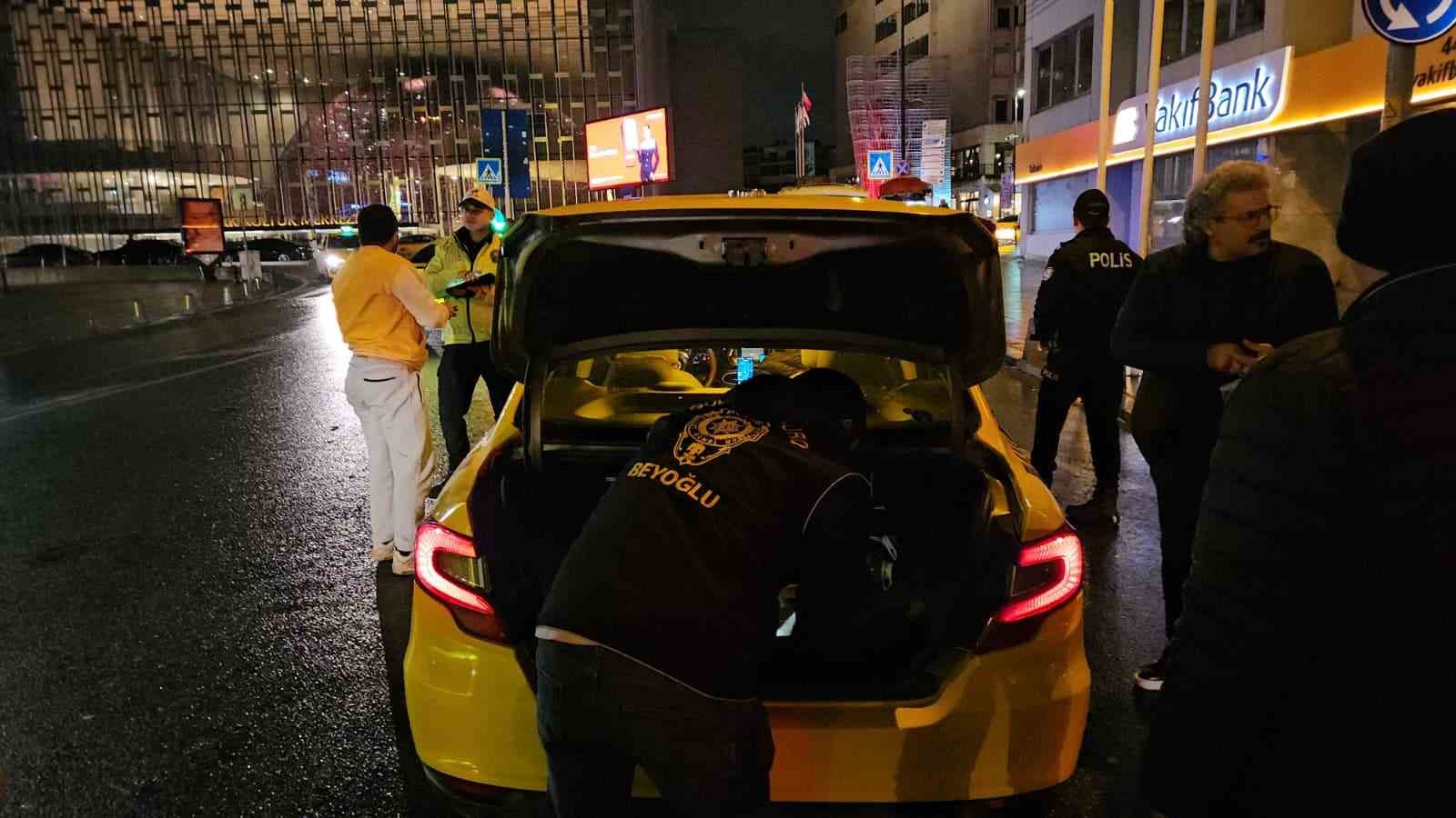 taksimde helikopter destekli huzur istanbul uygulamasi 4 wdBCPHZ7