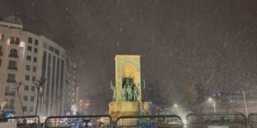 taksimde-kar-yagisi-gece-saatlerinde-etkisini-gosterdi-ZS42AenV.jpg