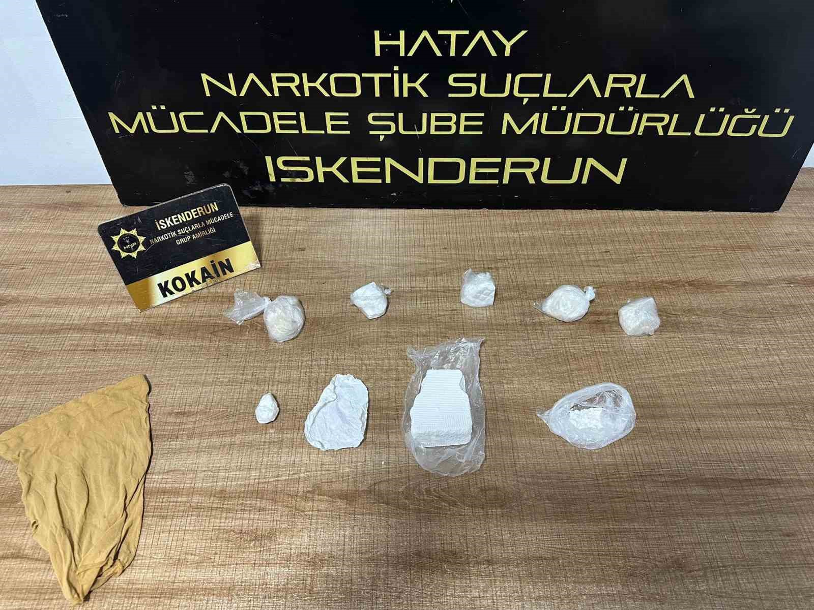 taksiyle 2 bucuk milyon tllik uyusturucu kacirirken yakalandilar 1 I9ZClJn8