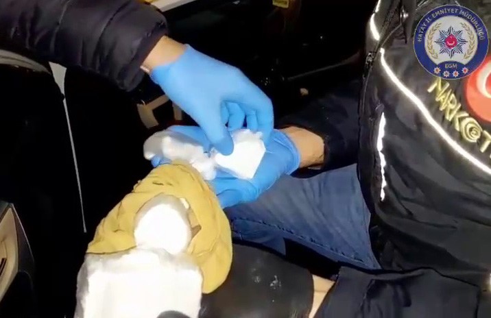 taksiyle 2 bucuk milyon tllik uyusturucu kacirirken yakalandilar 2 EFfviK1Y