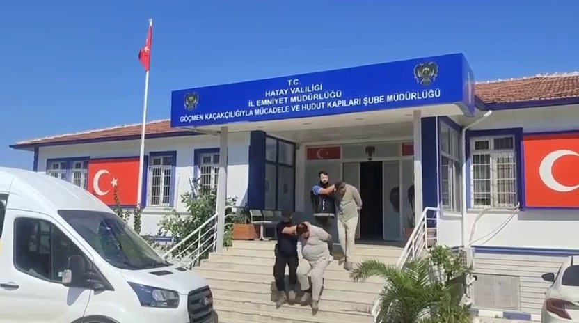 taksiyle gocmen kaciran insan tacirleri polisten kacamadilar 2 22LLA95N