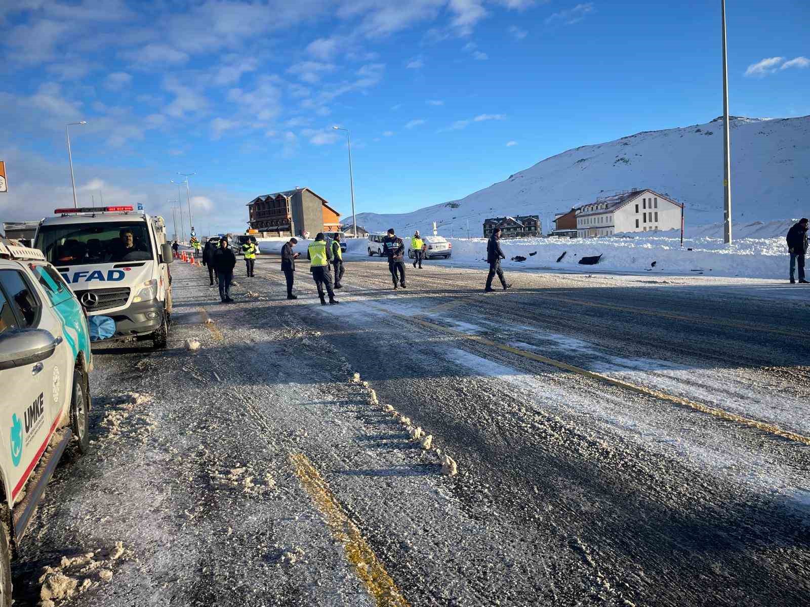 taksiyle yolcu minibusu carpisti 16 yarali 0
