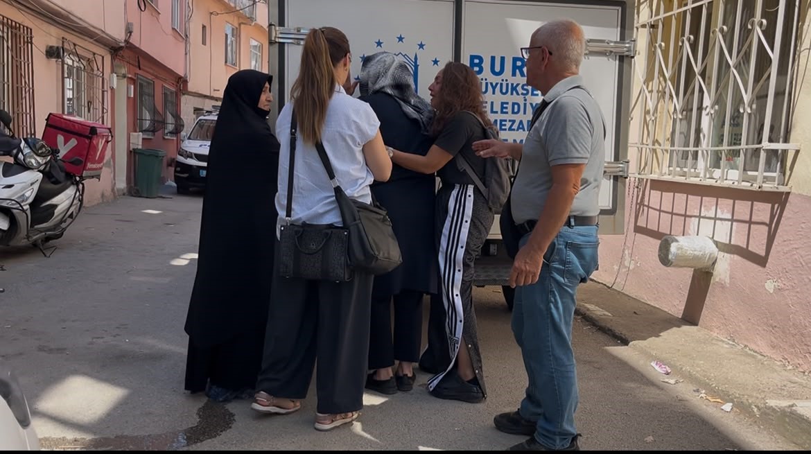 Talihsiz adam merdivenlerde can verdi... Acılı annenin feryadı yürekleri dağladı 5 talihsiz adam merdivenlerde can verdi acili annenin feryadi yurekleri dagladi 1 8T5a6tdY