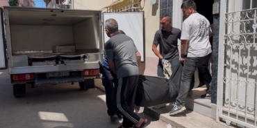 talihsiz-adam-merdivenlerde-can-verdi-acili-annenin-feryadi-yurekleri-dagladi-VD5NsDHH.jpg