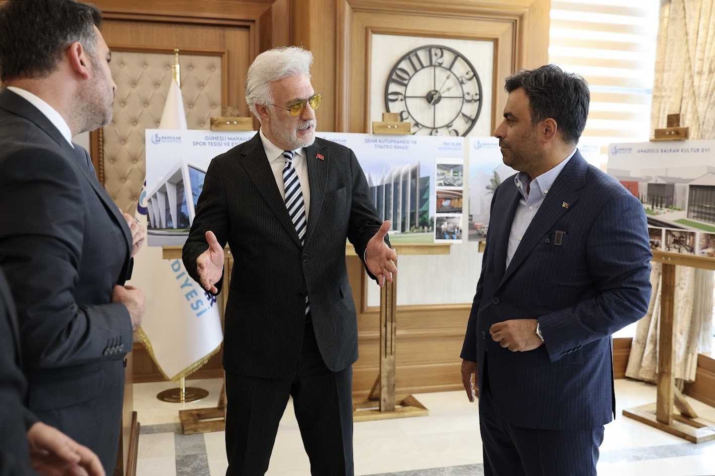 Tamer Karadağlı’dan Bağcılar’da açılacak tiyatro binası için "Süper" yorumu 10 tamer karadaglidan bagcilarda acilacak tiyatro binasi icin super yorumu 6 hrQ5pEkj