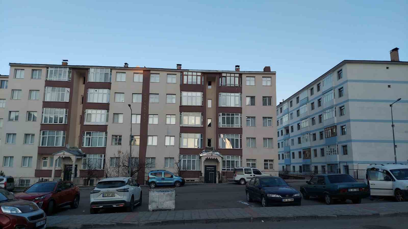 Tamir ettiği bacayı kontrol için çatıya çıktı, 5 katlı binadan zemine düştü 5 tamir ettigi bacayi kontrol icin catiya cikti 5 katli binadan zemine dustu 1 BZ1HN3pq