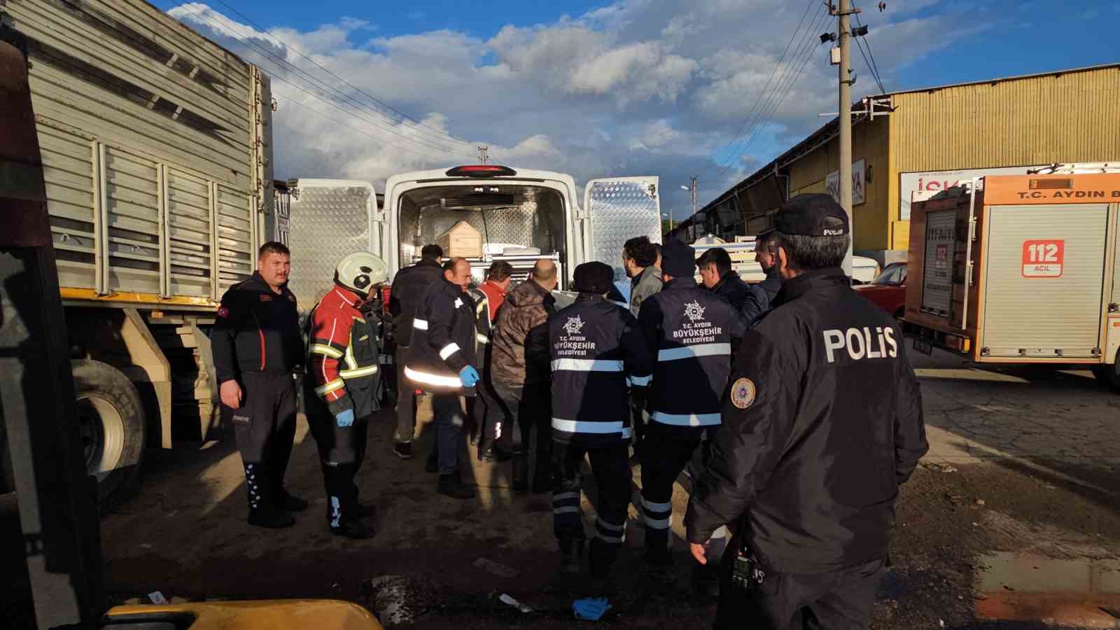 tamir ettikleri kamyonun kasasi uzerlerine dustu 2 olu 1 yarali 10 dXrZHTPj