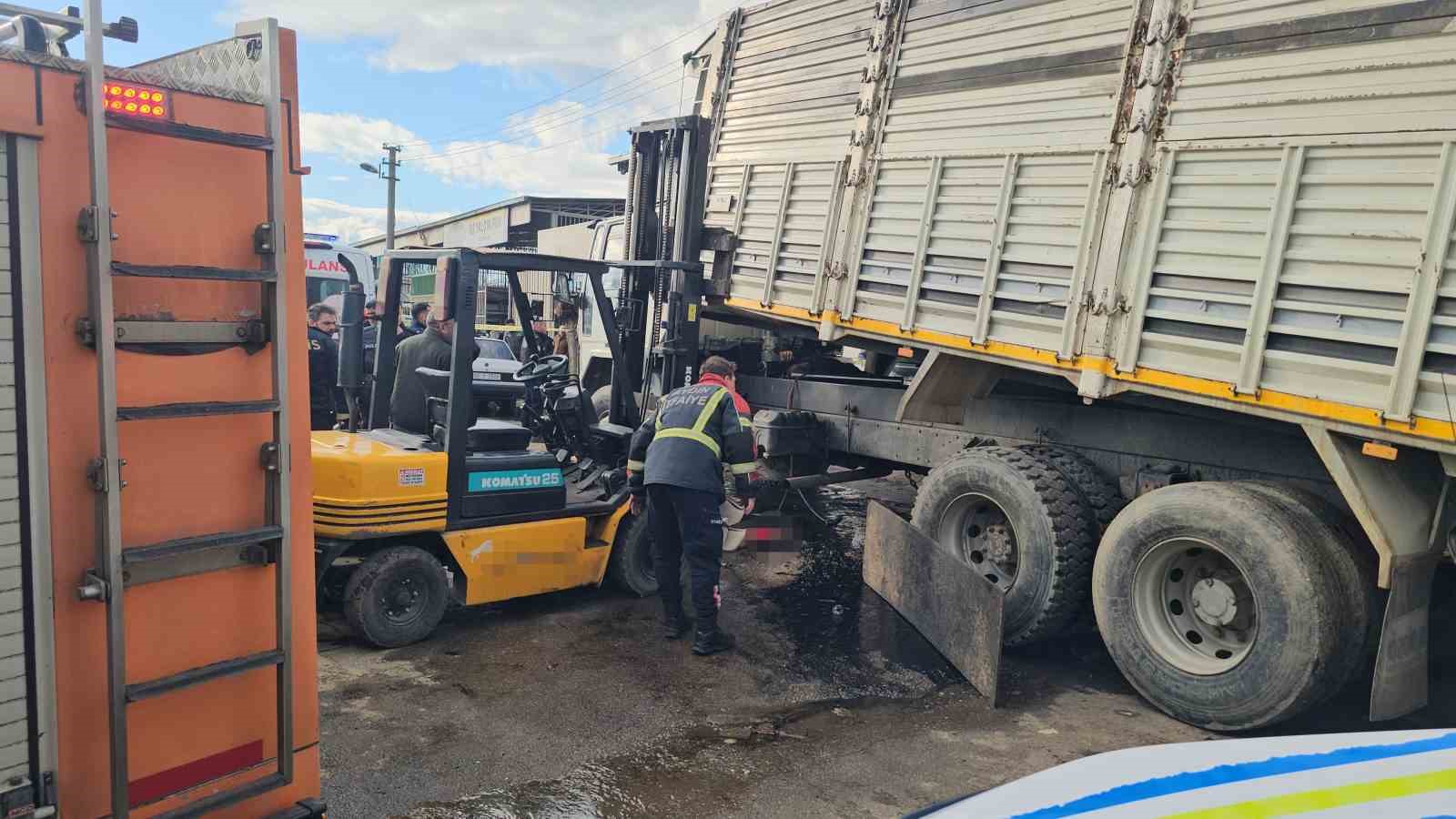 tamir ettikleri kamyonun kasasi uzerlerine dustu 2 olu 1 yarali 2