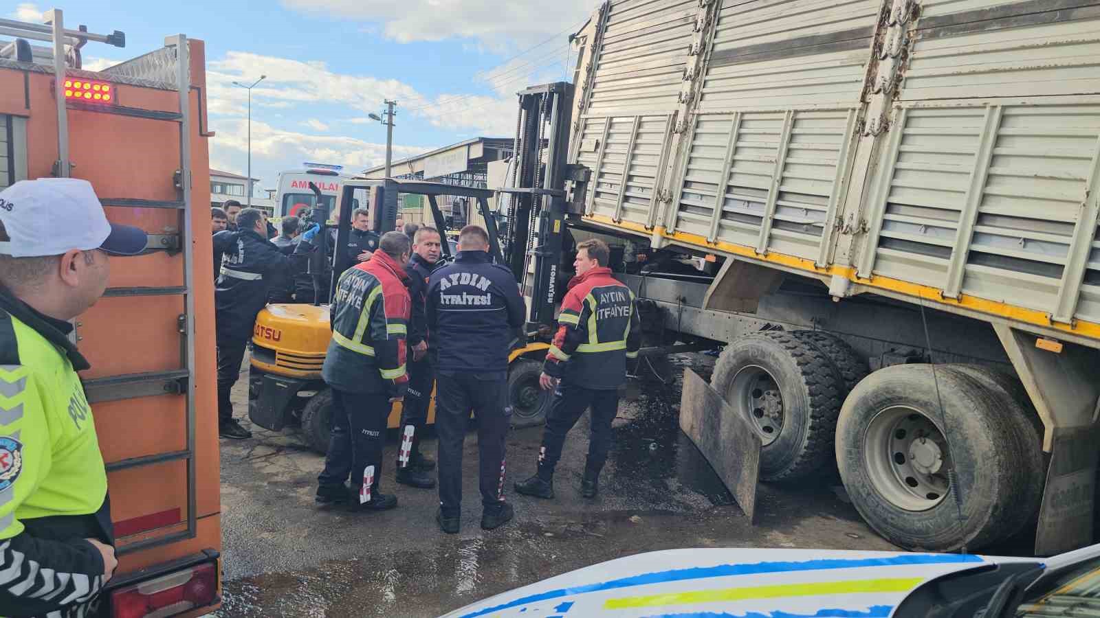 tamir ettikleri kamyonun kasasi uzerlerine dustu 2 olu 1 yarali 3 5yqPM7EE