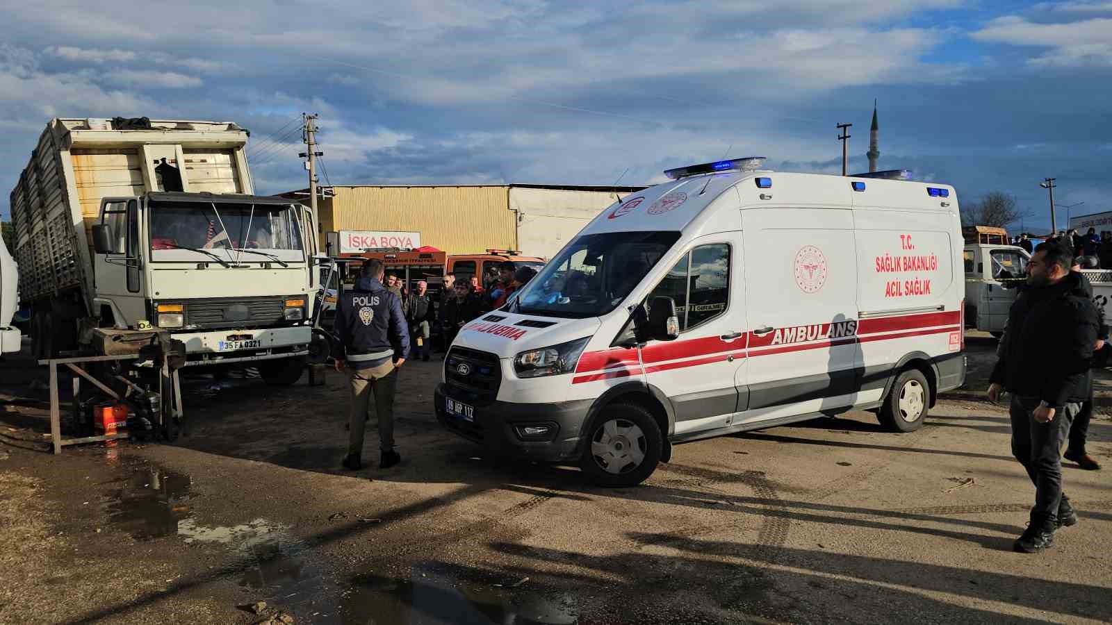 tamir ettikleri kamyonun kasasi uzerlerine dustu 2 olu 1 yarali 6 jk7eFlwt