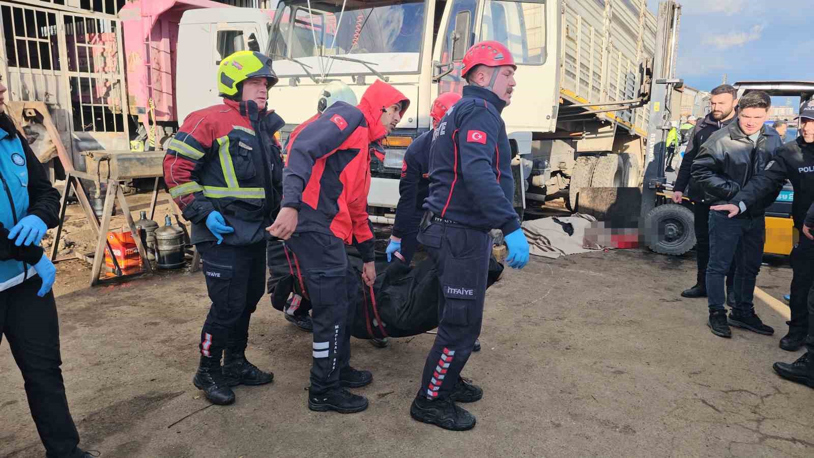 tamir ettikleri kamyonun kasasi uzerlerine dustu 2 olu 1 yarali 8 YTaltfU4