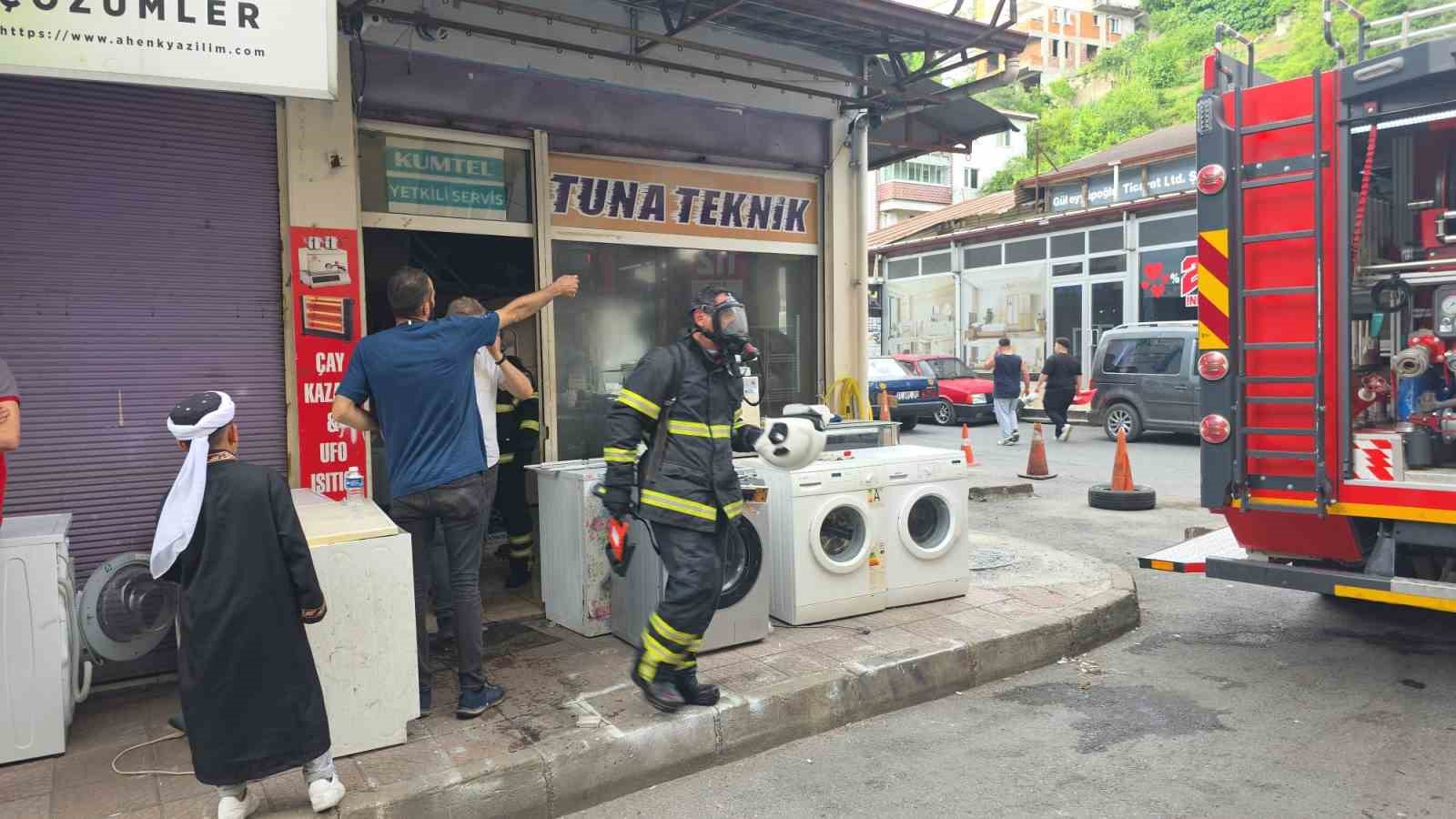 tamircinin deposunda cikan yangin korkuttu 1 7BhAghXV