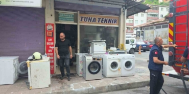 tamircinin-deposunda-cikan-yangin-korkuttu-QCp92yf9.jpg