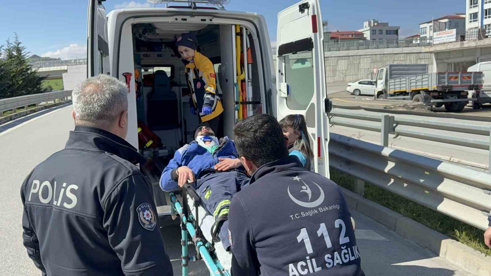 Tamire götürülen araç kaza yaptı: 1 yaralı 4 tamire goturulen arac kaza yapti 1 yarali 0 TjOHLEEX