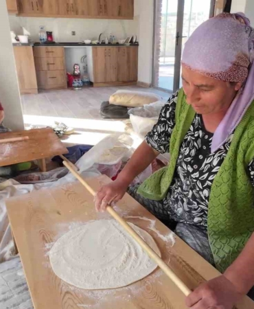 tandiri-olmayan-da-geliyor-unu-olmayan-da-anadoludaki-yardimlasma-kulturu-suruyor-7acWbgmy.jpg