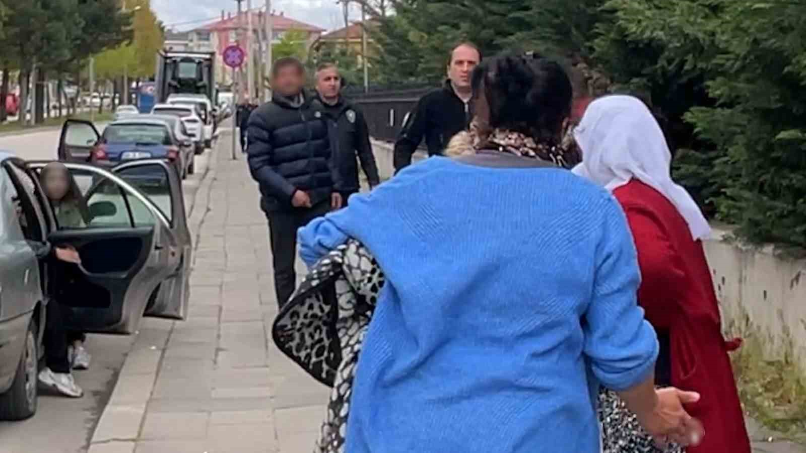 tanigin verdigi ifadeyi begenmeyen sanik yakinlari hirsini kadin gazetecilerden cikardi 0 wtGMZYEa