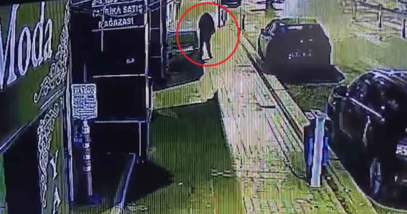 taninmamak icin basina cop poseti gecirip yangin cikaran sahis kameralara yakalandi 0 LzCkHv7J