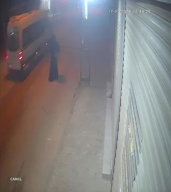 Tanınmamak için kadın kılığına girip silahlı saldırı düzenledi 4 taninmamak icin kadin kiligina girip silahli saldiri duzenledi 0 Xv8Q49KY