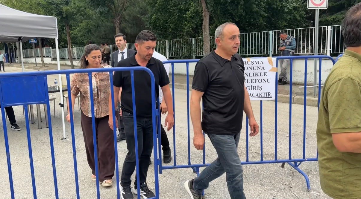 Tanju Özcan’dan reklam baskısı iddialarına yanıt: "Eksik denetimden personel ceza almıştı, şimdi fazla denetim sorgulanıyor" 5 tanju ozcandan reklam baskisi iddialarina yanit eksik denetimden personel ceza almisti simdi fazla denetim qI3BWt5K