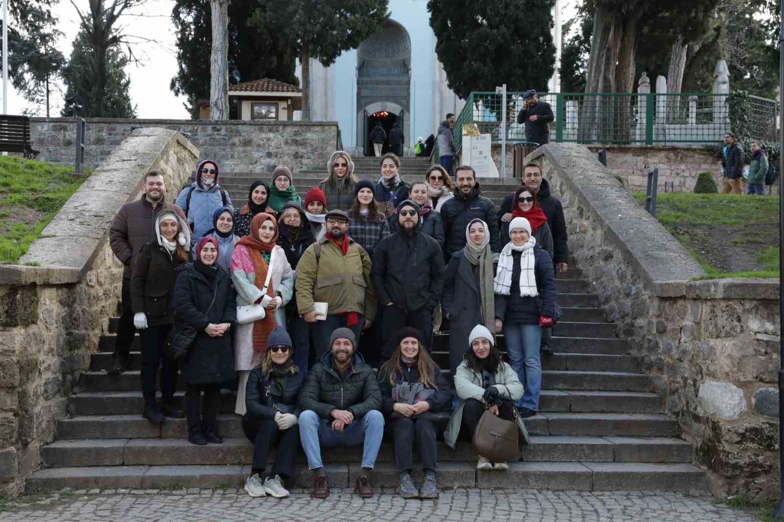 tanpinarin izinde bursada zaman yolculugu 0 heNi9qAB