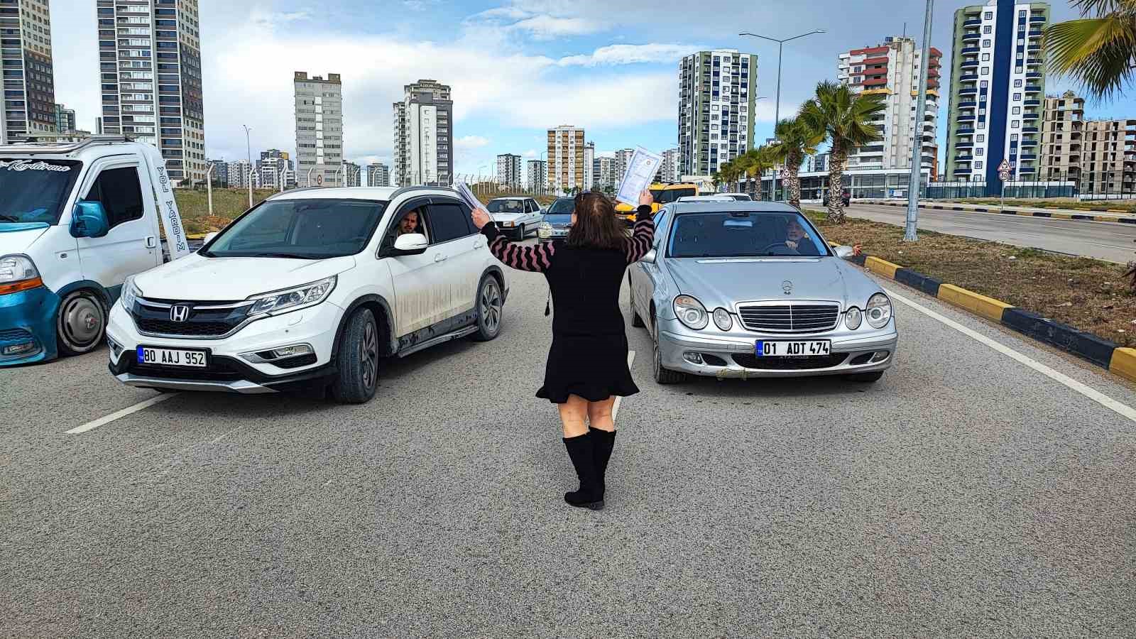 Tapulu arazilerine yol yapılan vatandaşlar, yolu kapatınca bir kişi silah gösterip geçti 9 tapulu arazilerine yol yapilan vatandaslar yolu kapatinca bir kisi silah gosterip gecti 5