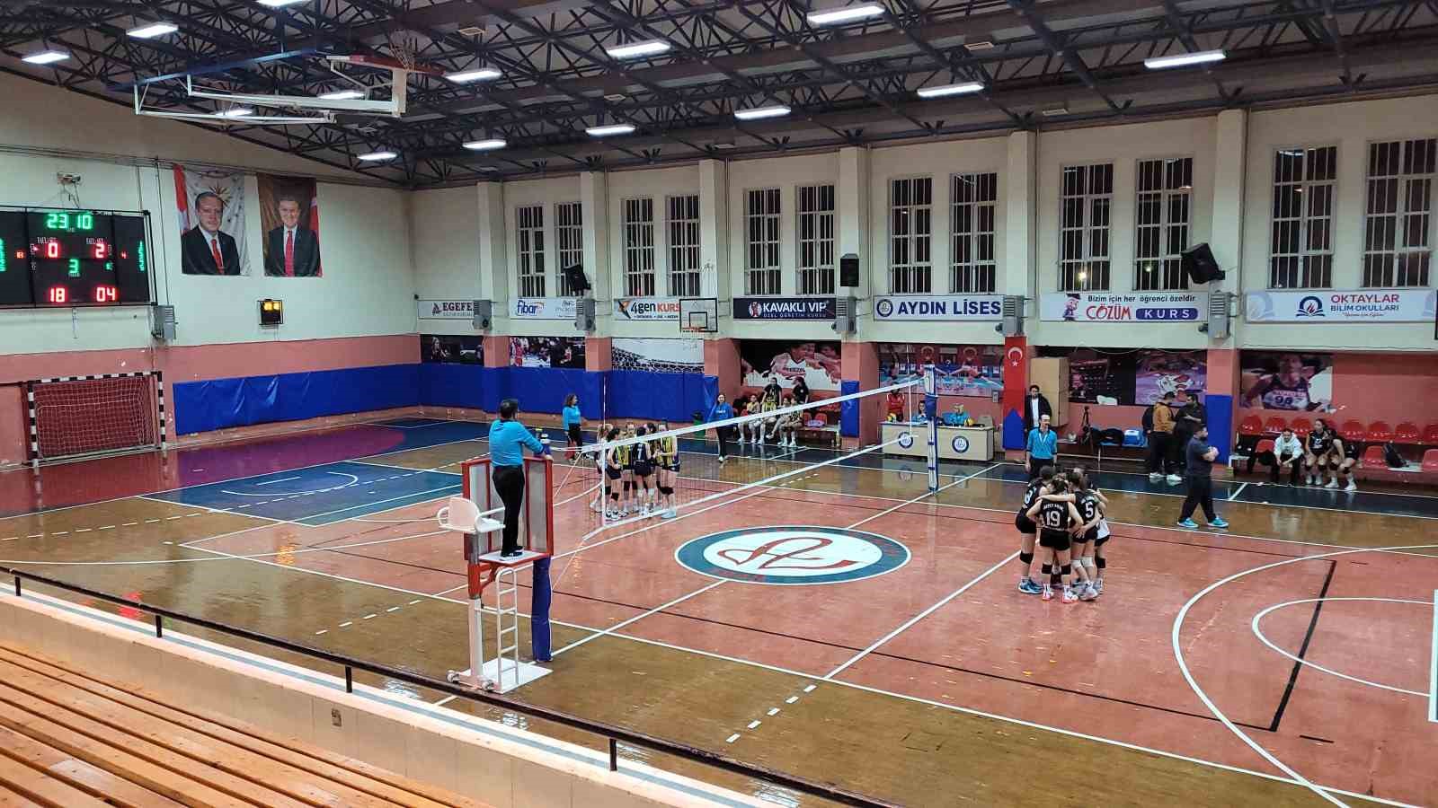 taraftar sahaya atladi mac seyircisiz tamamlandi 2