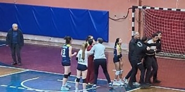 taraftar-sahaya-atladi-mac-seyircisiz-tamamlandi-2YeuLL4Q.jpg