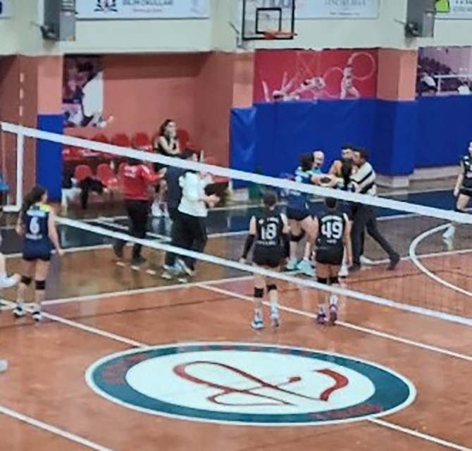 taraftar sahaya atladi mac seyircisiz tamamlandi 3 I4ifANug