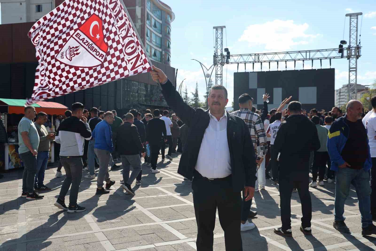 taraftarlar elazigspor macini kentin gobeginde dev ekrandan izledi 4 H36fu7Xi