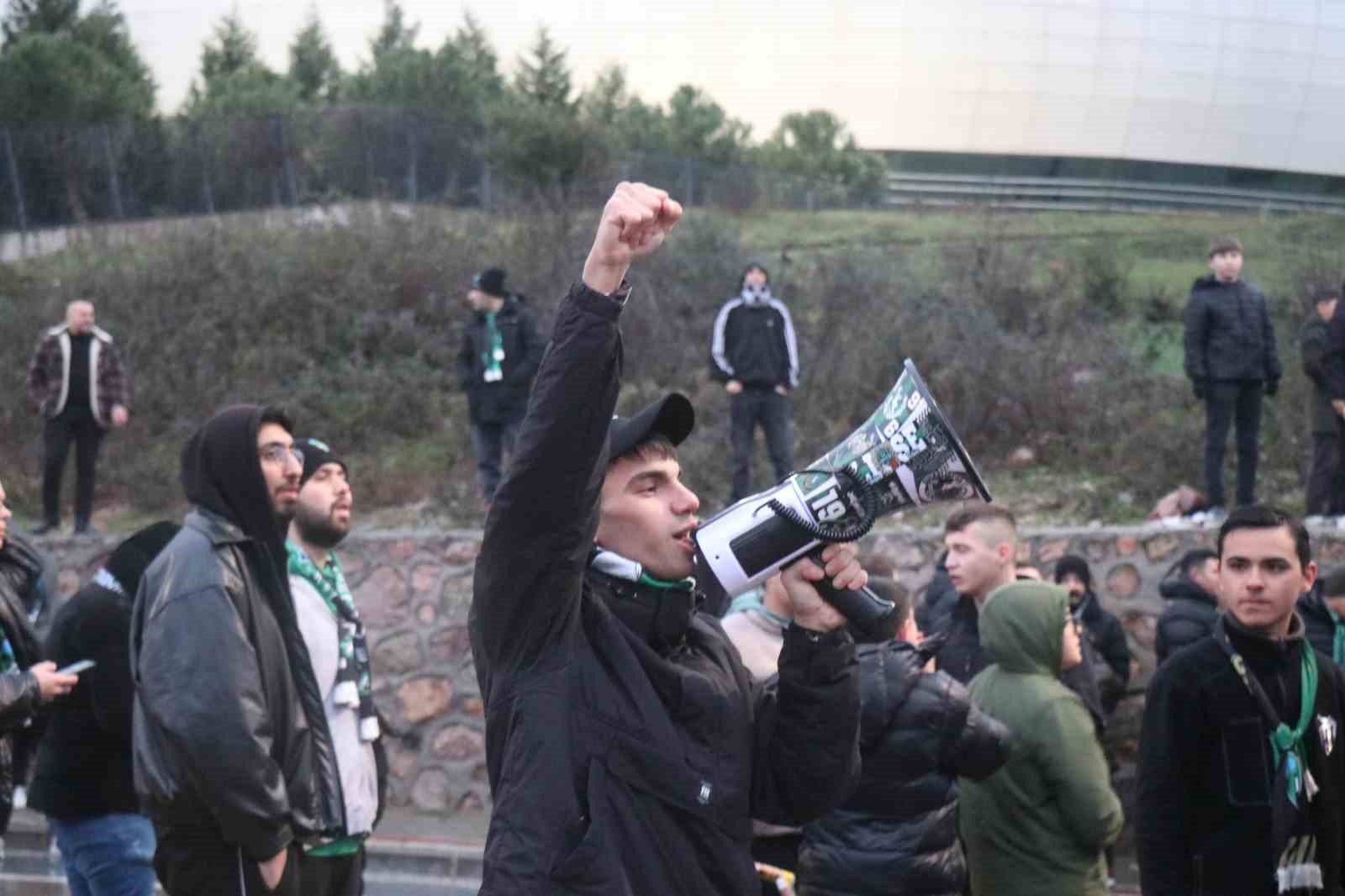 taraftarlar kocaelispor fenerbahce macina hazir 0 Lj2elyAb