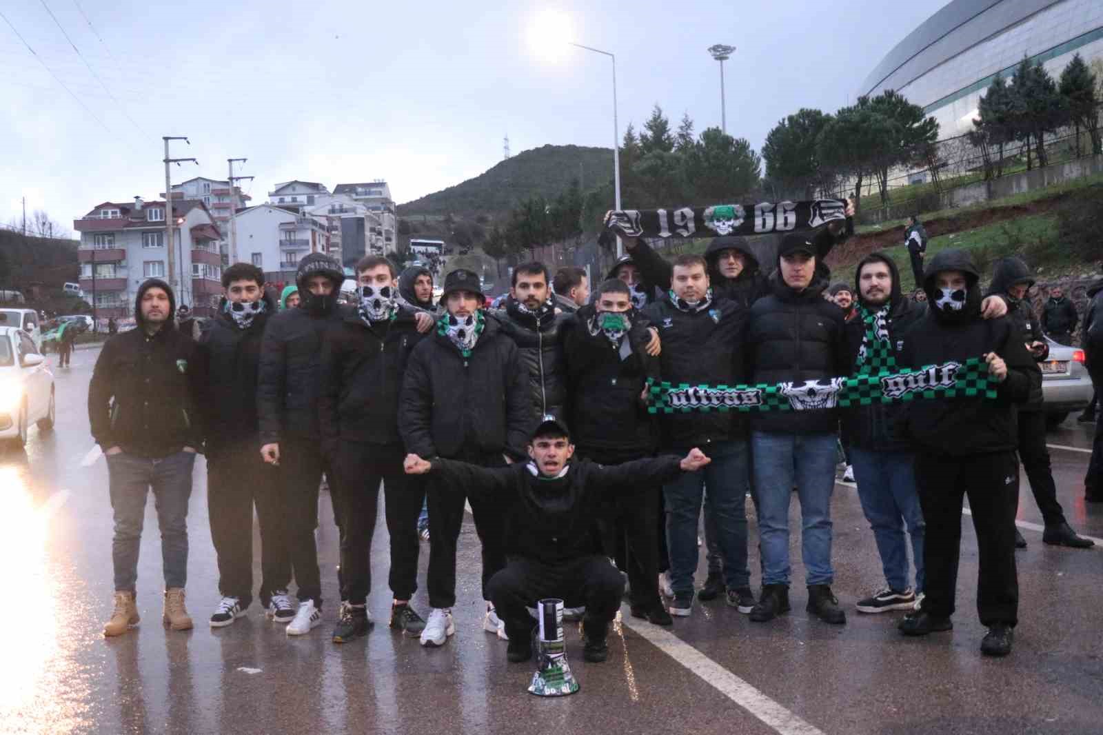 taraftarlar kocaelispor fenerbahce macina hazir 2 W6IkHFmu